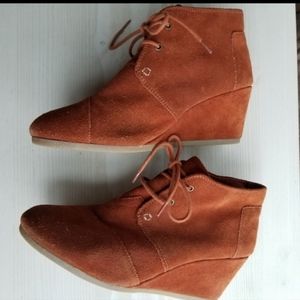 Tom's desert wedge suede shoes cognac 10